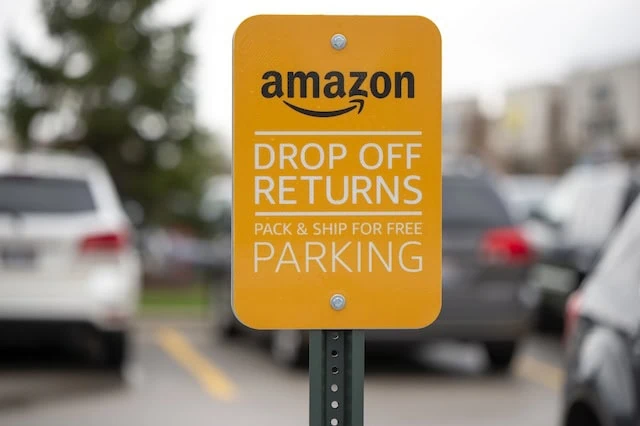 amazon drop off returns parking sign 640