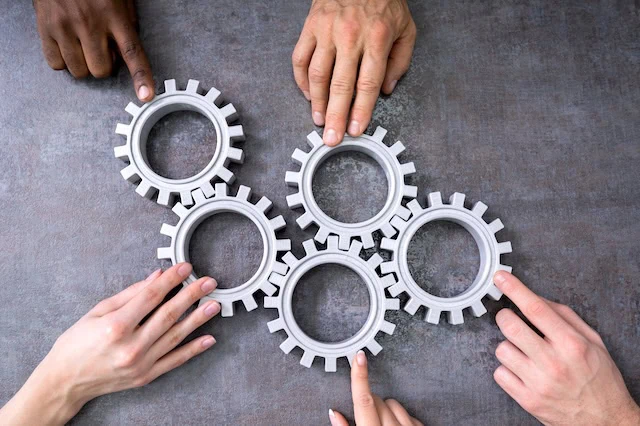 cogs gears methodology hands 640