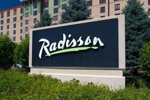 senior discount hotels radisson choice 640