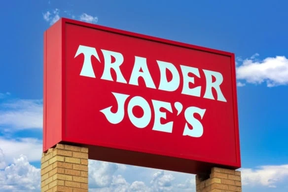 trader joes sign sky 640