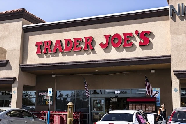 trader joes storefront 640